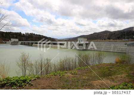 当別ダムの堤体を撮る。 30317437