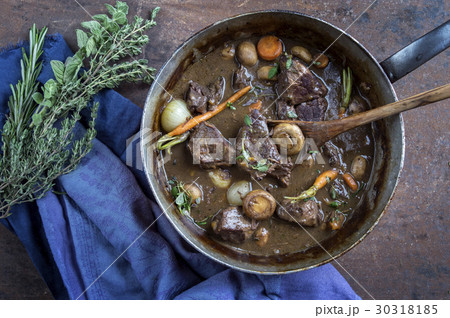 Boeuf Bourguignon in Casserole 30318185
