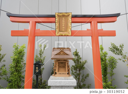 ギンザシックスに遷座された靍護稲荷神社（東京都中央区） 30319052