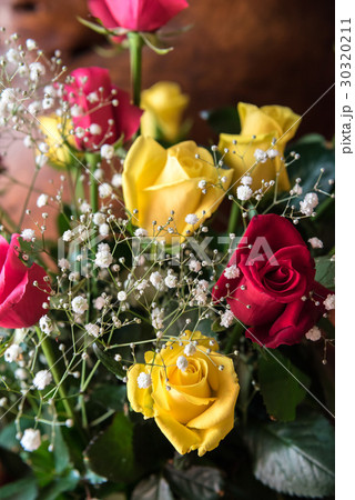 バラとカスミソウの花かご バラとカスミソウの花かご 30320211
