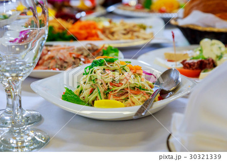 Served for banquet table Wine glasses with napkins Served for banquet table Wine glasses with napkins 30321339