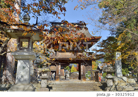 恵林寺　山門　甲州　紅葉 30325912