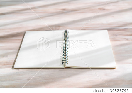 Blank notebook mock up on wood background 30328792