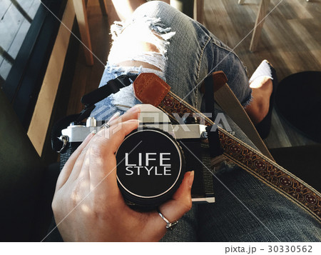 Traveler woman sitting holding camera 30330562