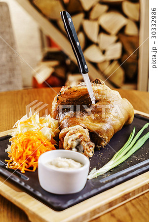 knuckle of pork with beer 30332986