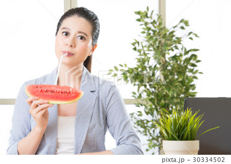 asian business woman drinking summer  30334502