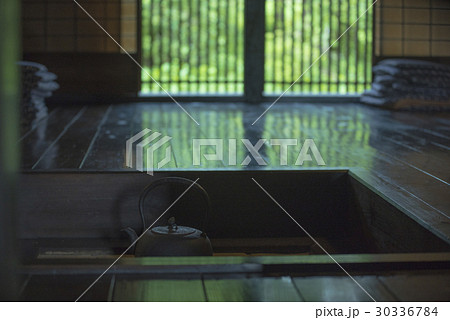 囲炉裏のある家 30336784