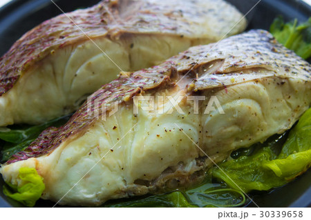 真鯛の蒸し物 真鯛の蒸し物 30339658