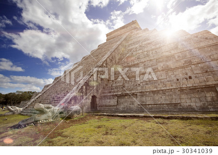 Famous El Castillo pyramid (The Kukulkan Temple, f 30341039