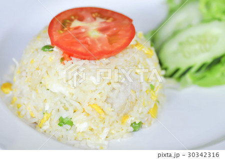 stir fried rice with egg ,pork and vegetable 30342316