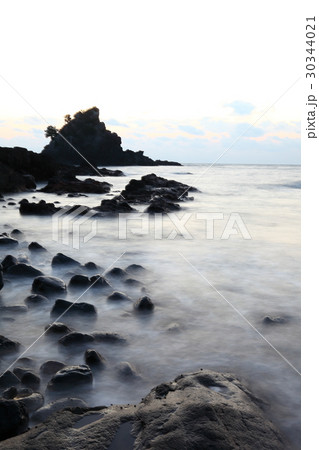 蓑掛岩の朝(静岡県南伊豆石廊崎) 蓑掛岩の朝(静岡県南伊豆石廊崎) 30344021