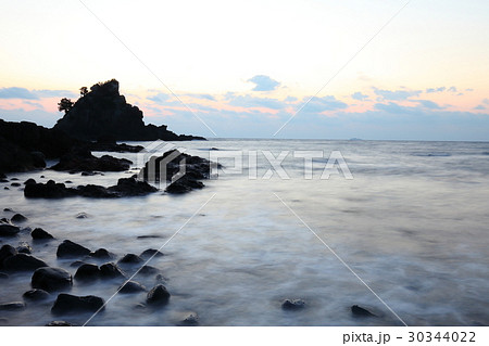 蓑掛岩の朝(静岡県南伊豆石廊崎) 蓑掛岩の朝(静岡県南伊豆石廊崎) 30344022