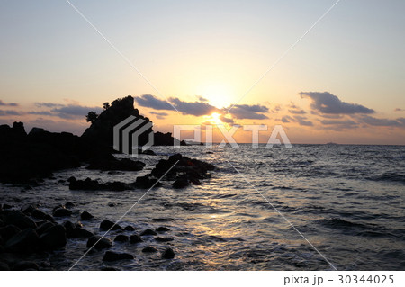 蓑掛岩の朝(静岡県南伊豆石廊崎) 蓑掛岩の朝(静岡県南伊豆石廊崎) 30344025