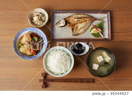 アジの干物の和定食(真俯瞰) アジの干物の和定食(真俯瞰) 30344027
