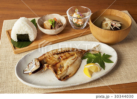 アジの干物の和定食（カフェごはん風） 30344030