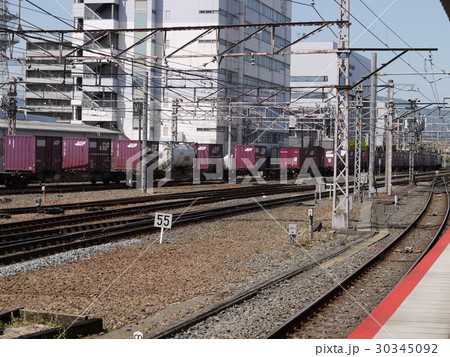 京都駅より西へ向かう貨物列車 京都駅より西へ向かう貨物列車 30345092