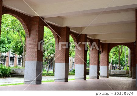 Building with arcade 30350974