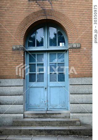 Old wooden door in semicircular arch Old wooden door in semicircular arch 30350975
