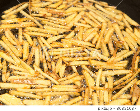 cooking potato fries in oil 30351037