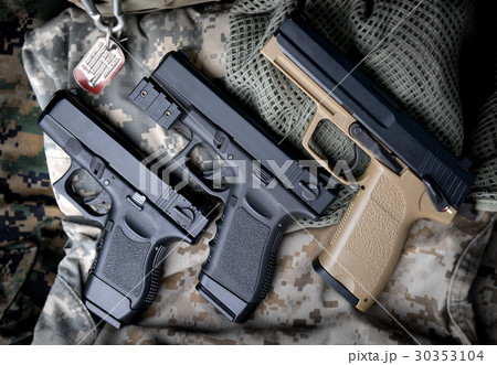 Pistal automatic short hand gun. 30353104