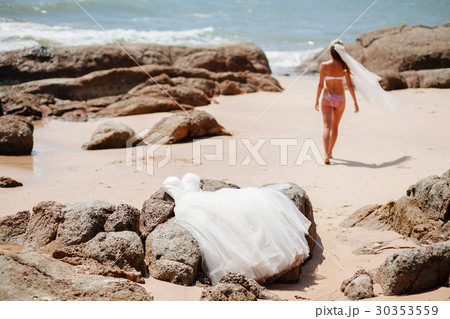 bride travel beach resort in bikini swimsuit 30353559