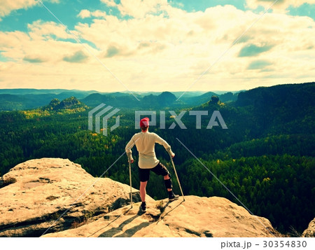 Hiker leg fixed in immobilizer, achieved peak. 30354830