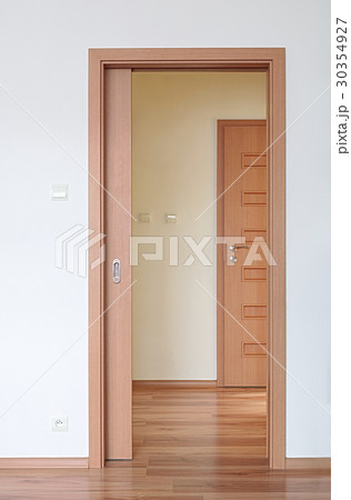 Room with sliding doors 30354927