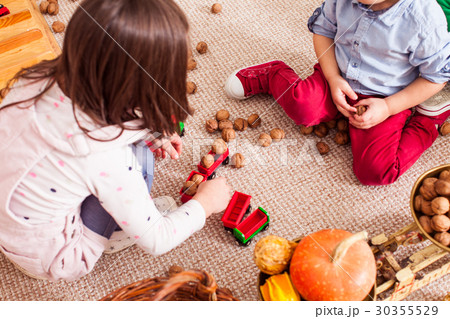 Games with natural materials 30355529