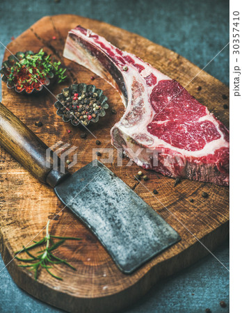 Dry aged raw beef rib eye steak with chopping 30357410