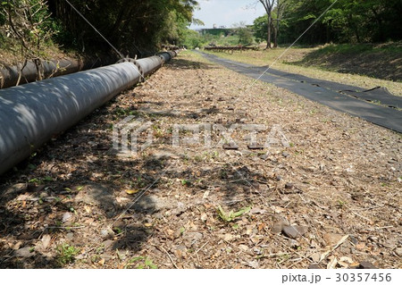 世界文化遺産の旧三池炭鉱万田坑　三池港まで敷かれていた鉄道廃線路の枕木 30357456