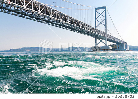 鳴門海峡の渦潮 鳴門海峡の渦潮 30358702