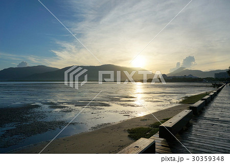 ケアンズの朝日 30359348