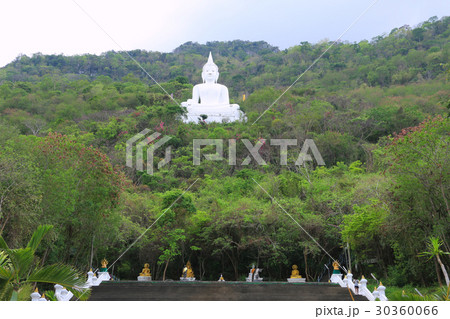 Thai white temple in Wat Thep Phithak Punnaram Thai white temple in Wat Thep Phithak Punnaram 30360066