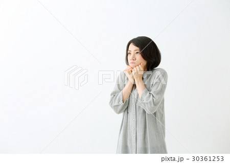 ミドル女性　不満 30361253