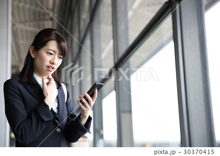 若いビジネスウーマン 若いビジネスウーマン 30370415