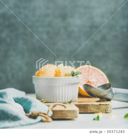 Pink grapefruit sorbet with mint in bowl on wooden 30371283