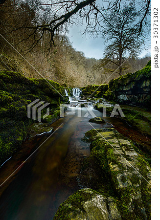 Sqwd Clun-Gwyn Waterfall, Wales 30371302