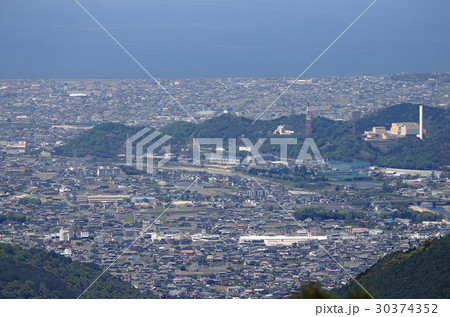 新居浜市街を東平から遠望する 30374352