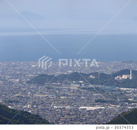 新居浜市街を東平から遠望する 30374353