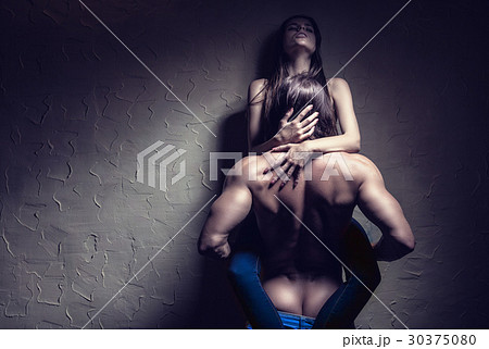 Love couple 30375080