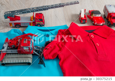 Two polo red and blue near set of car toy. 30375215