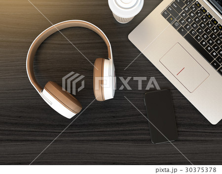 ホワイトとライトブラウンツートンカラーのヘッドフォンとノートパソコン 30375378