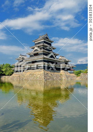 長野 松本城天守閣と逆さ天守 長野 松本城天守閣と逆さ天守 30383304