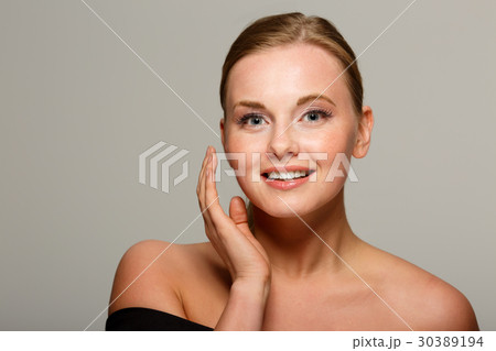 Portrait of smiling young model 30389194