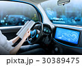 自動運転車の運転席 30389475