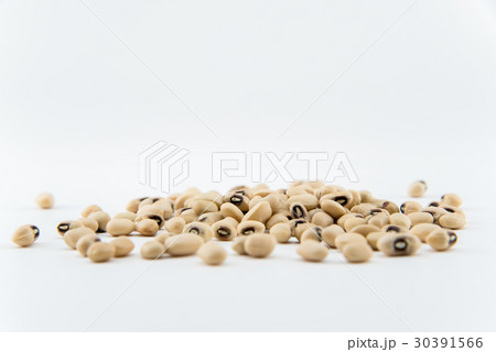 isolate white beans on object isolate white beans on object 30391566