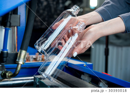 Plastic bottle making process Plastic bottle making process 30393018