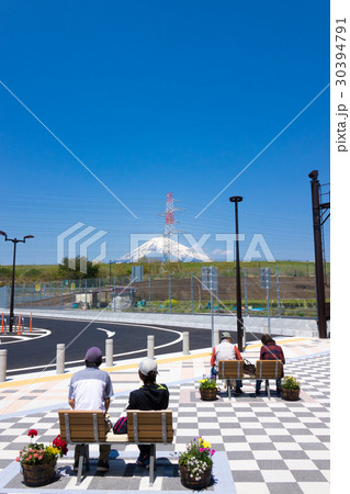 パーキングエリアでの休憩 30394791