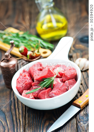 raw meat 30394920