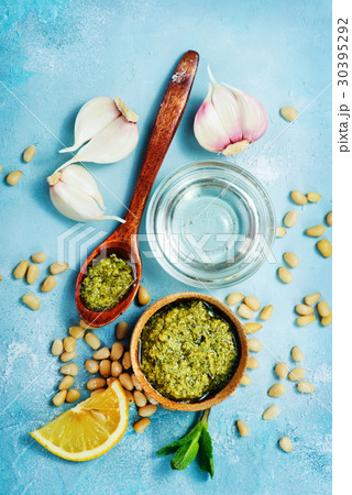 fresh pesto 30395292